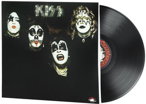 Kiss -  Universal