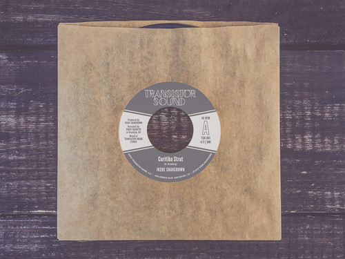 Curitiba Strut /  Monophonics /  Hanging On