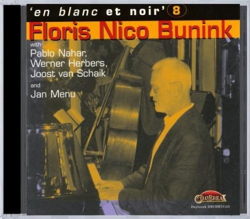V8: En blanc et noir