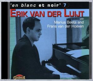 V7: En blanc et noir
