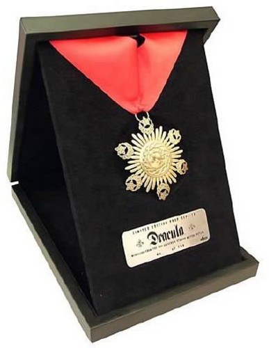 UNIVERSAL MONSTERS DRACULA MEDALLION PROP REPLICA